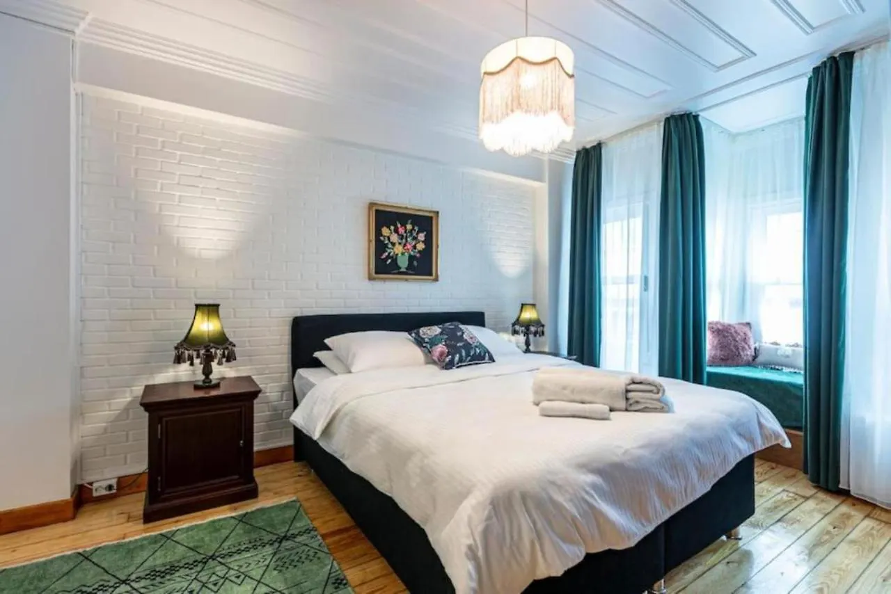 Historical 4-Br Home Steps From Besiktas Stadium & Bosphorus Views - Prime Nisantasi Location! Istanbul Apartment