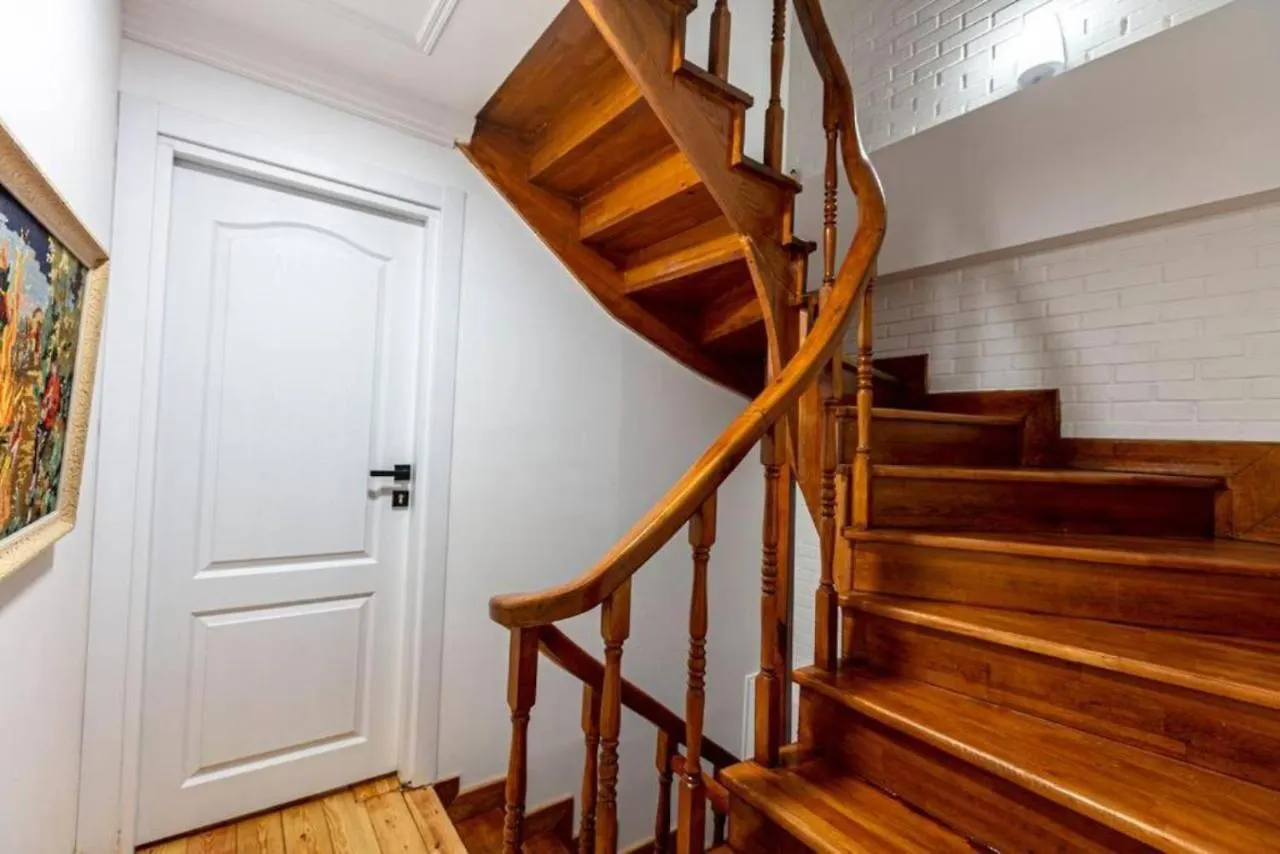 Historical 4-Br Home Steps From Besiktas Stadium & Bosphorus Views - Prime Nisantasi Location! اسطنبول شقة