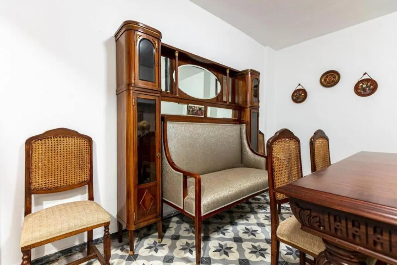 Historical 4-Br Home Steps From Besiktas Stadium & Bosphorus Views - Prime Nisantasi Location! اسطنبول شقة