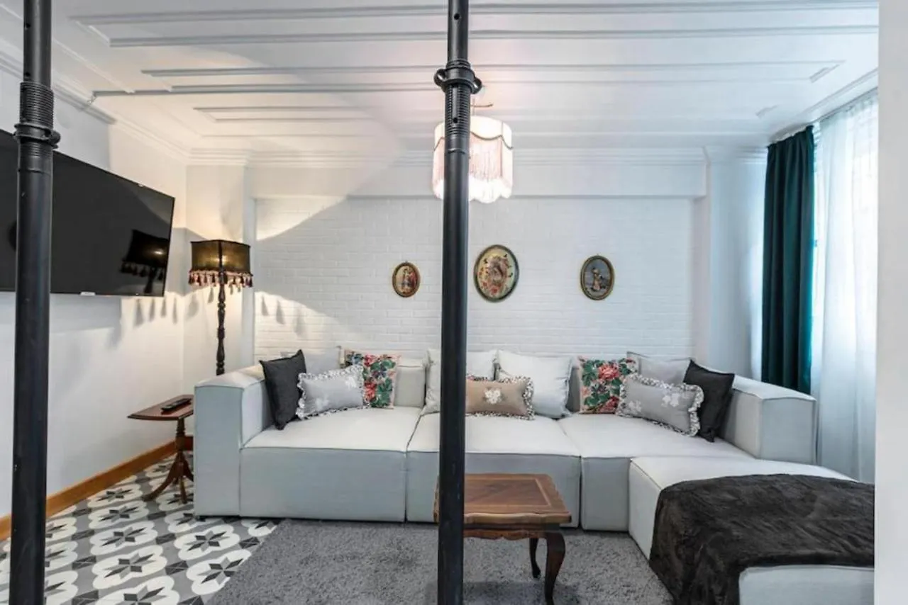 Historical 4-Br Home Steps From Besiktas Stadium & Bosphorus Views - Prime Nisantasi Location! location