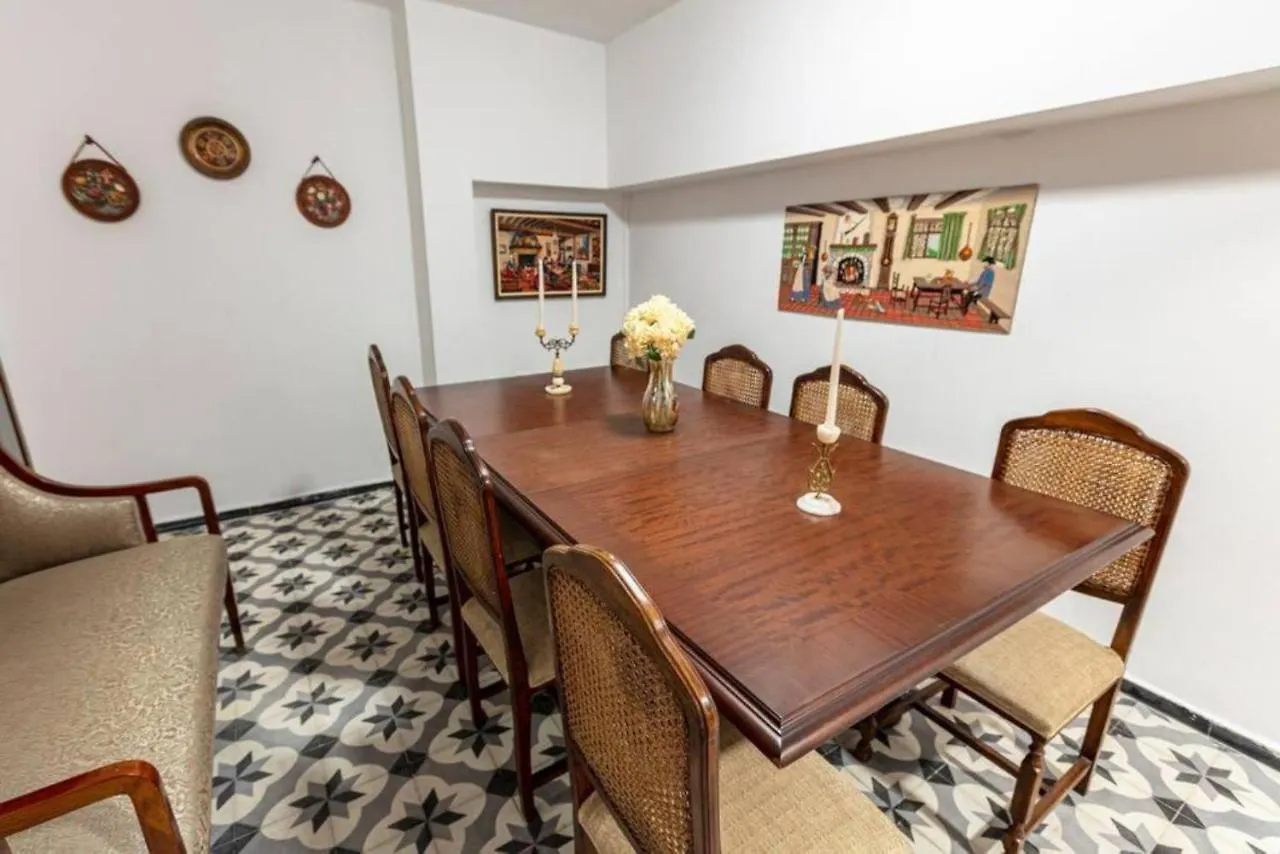 Lägenhet Historical 4-Br Home Steps From Besiktas Stadium & Bosphorus Views - Prime Nisantasi Location! Istanbul